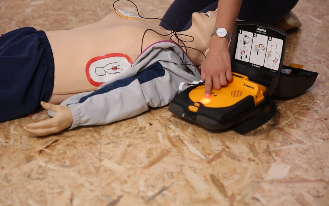 AED / Defibrillator im Betrieb